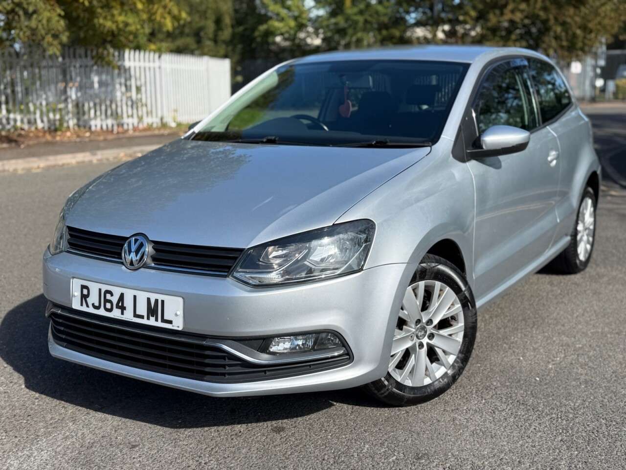 A 2014 VOLKSWAGEN POLO 1.0 BlueMotion Tech SE Hatchback 3dr Petrol Manual Euro 6 (s/s) (75 ps) ULE A 2014 VOLKSWAGEN POLO 1.0 BlueMotion Tech SE Hatchback 3dr Petrol Manual Euro 6 (s/s) (75 ps) ULE