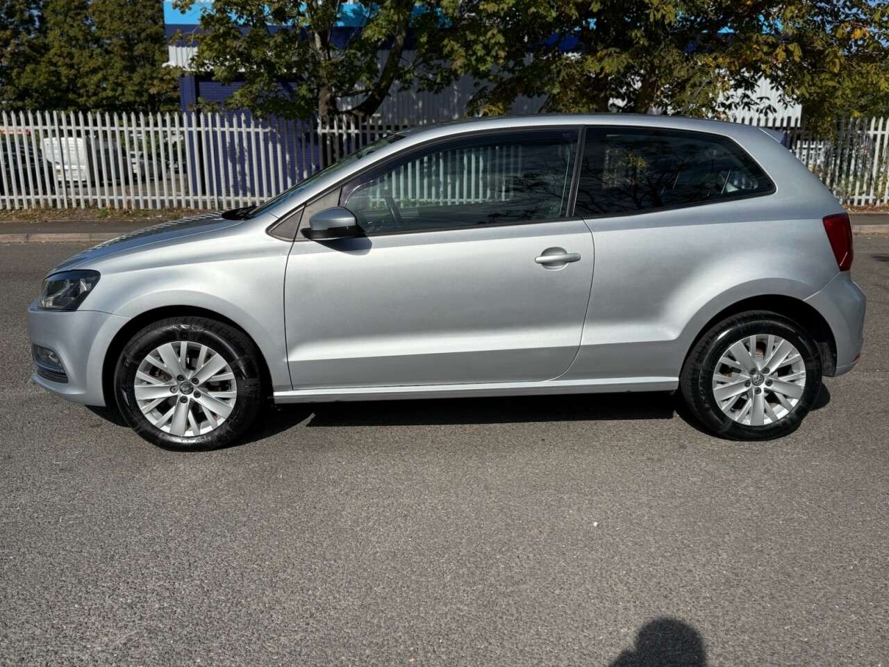 A 2014 VOLKSWAGEN POLO 1.0 BlueMotion Tech SE Hatchback 3dr Petrol Manual Euro 6 (s/s) (75 ps) ULE A 2014 VOLKSWAGEN POLO 1.0 BlueMotion Tech SE Hatchback 3dr Petrol Manual Euro 6 (s/s) (75 ps) ULE
