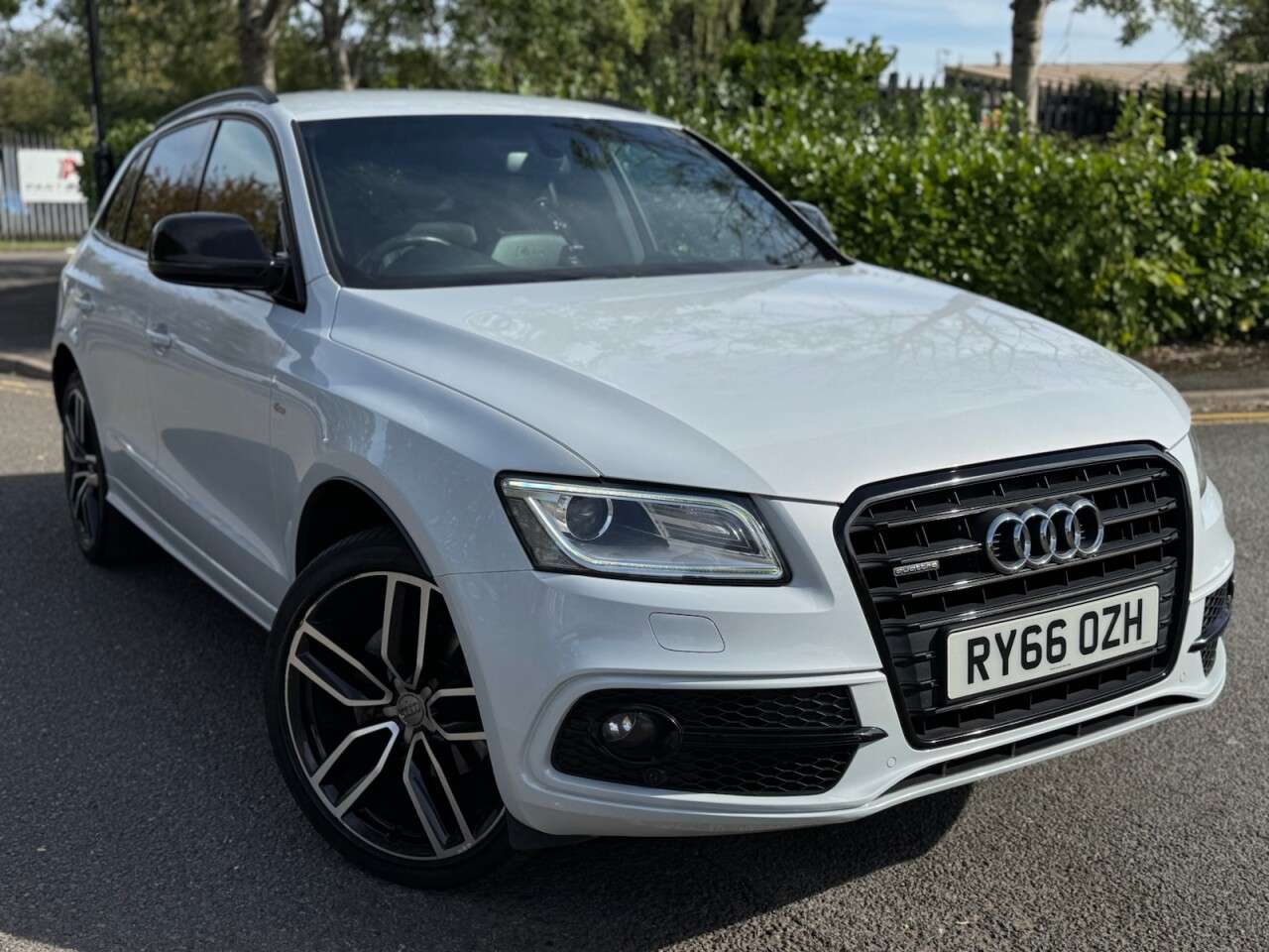 A 2017 AUDI Q5 2.0 TDI S line Plus SUV 5dr Diesel S Tronic quattro Euro 6 (s/s) (190 ps) A 2017 AUDI Q5 2.0 TDI S line Plus SUV 5dr Diesel S Tronic quattro Euro 6 (s/s) (190 ps)