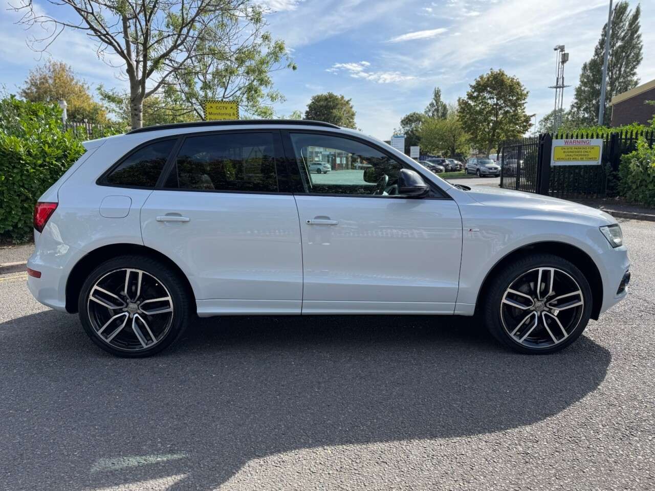 A 2017 AUDI Q5 2.0 TDI S line Plus SUV 5dr Diesel S Tronic quattro Euro 6 (s/s) (190 ps) A 2017 AUDI Q5 2.0 TDI S line Plus SUV 5dr Diesel S Tronic quattro Euro 6 (s/s) (190 ps)