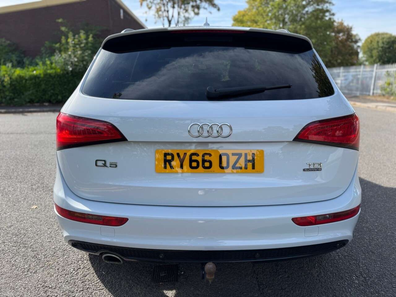 A 2017 AUDI Q5 2.0 TDI S line Plus SUV 5dr Diesel S Tronic quattro Euro 6 (s/s) (190 ps) A 2017 AUDI Q5 2.0 TDI S line Plus SUV 5dr Diesel S Tronic quattro Euro 6 (s/s) (190 ps)