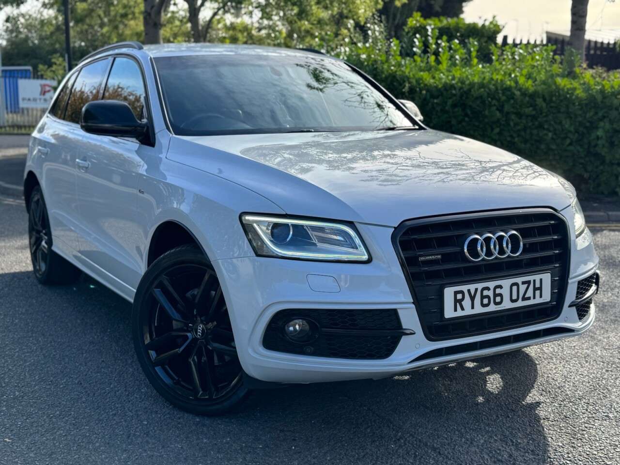 A 2017 AUDI Q5 2.0 TDI S line Plus SUV 5dr Diesel S Tronic quattro Euro 6 (s/s) (190 ps) A 2017 AUDI Q5 2.0 TDI S line Plus SUV 5dr Diesel S Tronic quattro Euro 6 (s/s) (190 ps)