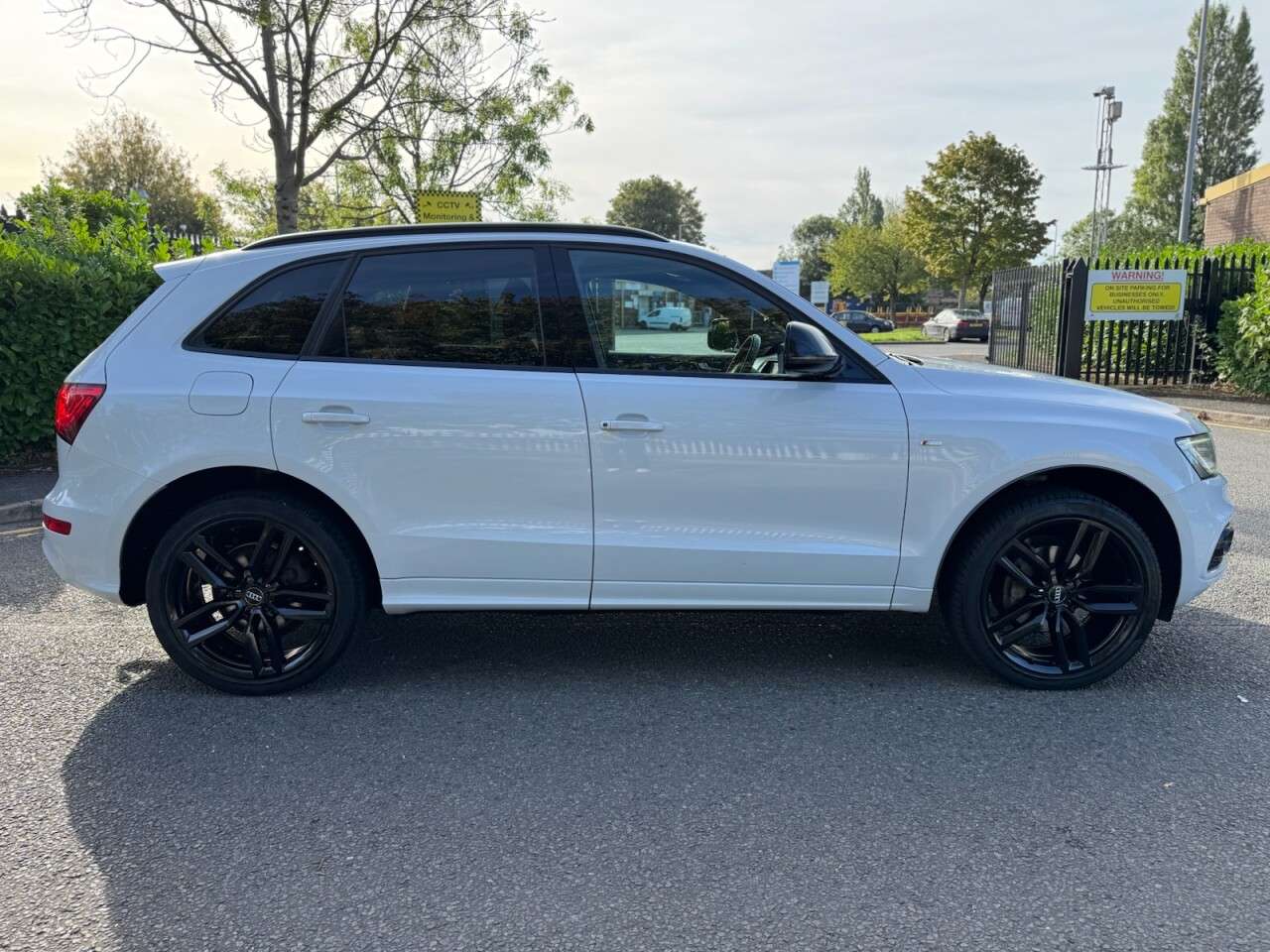 A 2017 AUDI Q5 2.0 TDI S line Plus SUV 5dr Diesel S Tronic quattro Euro 6 (s/s) (190 ps) A 2017 AUDI Q5 2.0 TDI S line Plus SUV 5dr Diesel S Tronic quattro Euro 6 (s/s) (190 ps)