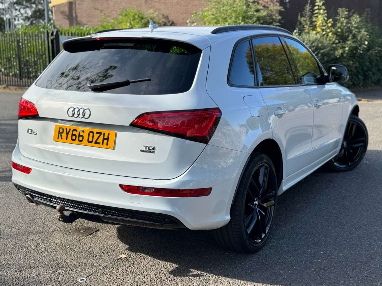 A 2017 AUDI Q5 2.0 TDI S line Plus SUV 5dr Diesel S Tronic quattro Euro 6 (s/s) (190 ps) A 2017 AUDI Q5 2.0 TDI S line Plus SUV 5dr Diesel S Tronic quattro Euro 6 (s/s) (190 ps)