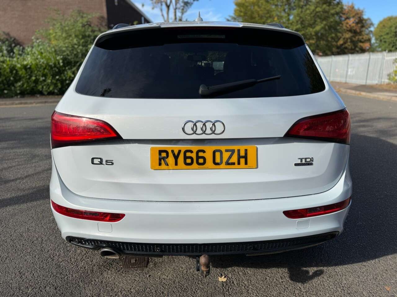 A 2017 AUDI Q5 2.0 TDI S line Plus SUV 5dr Diesel S Tronic quattro Euro 6 (s/s) (190 ps) A 2017 AUDI Q5 2.0 TDI S line Plus SUV 5dr Diesel S Tronic quattro Euro 6 (s/s) (190 ps)