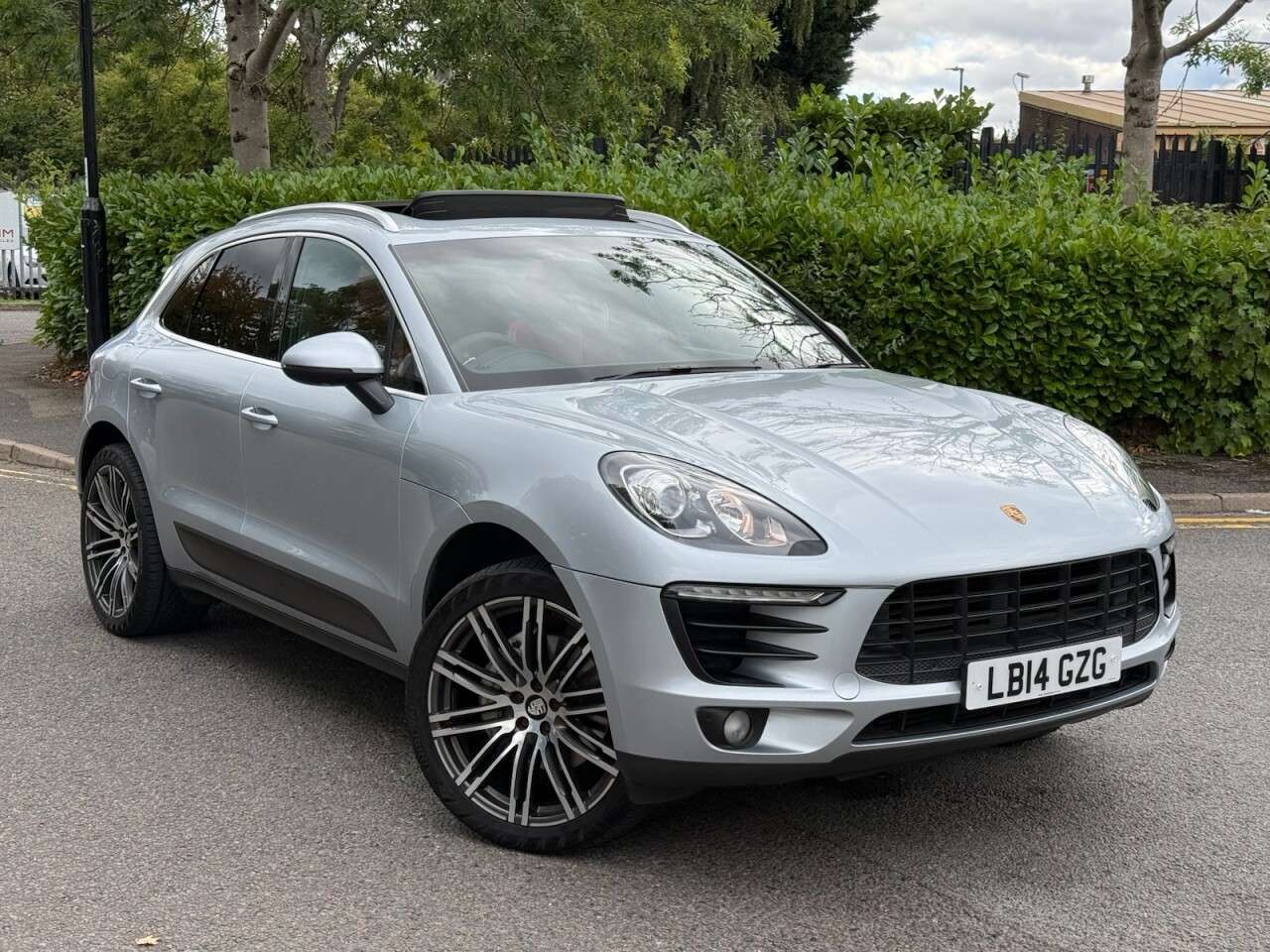 A 2014 PORSCHE MACAN 3.0 TD V6 S SUV 5dr Diesel PDK 4WD Euro 6 (s/s) (258 ps) A 2014 PORSCHE MACAN 3.0 TD V6 S SUV 5dr Diesel PDK 4WD Euro 6 (s/s) (258 ps)