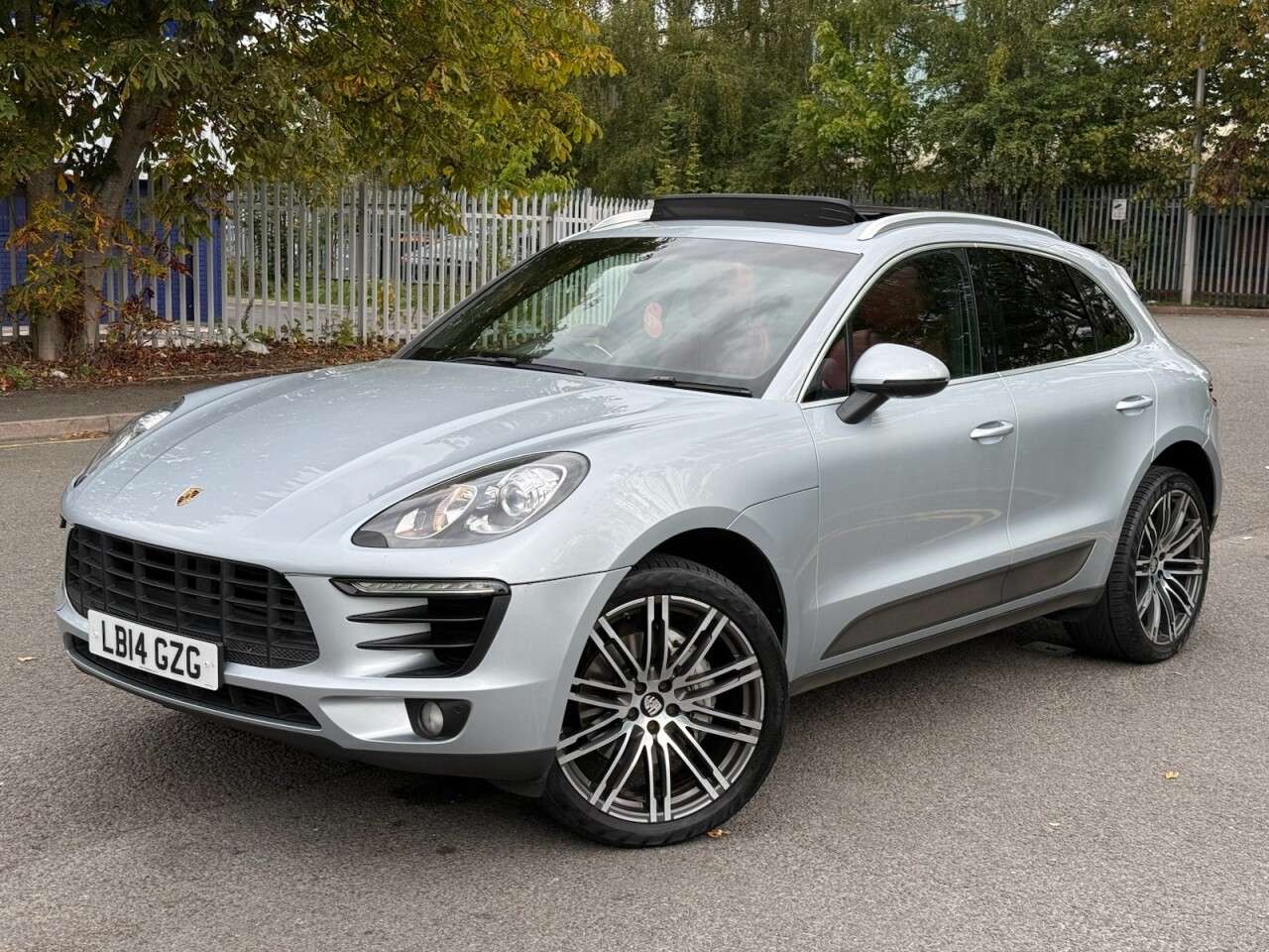 A 2014 PORSCHE MACAN 3.0 TD V6 S SUV 5dr Diesel PDK 4WD Euro 6 (s/s) (258 ps) A 2014 PORSCHE MACAN 3.0 TD V6 S SUV 5dr Diesel PDK 4WD Euro 6 (s/s) (258 ps)