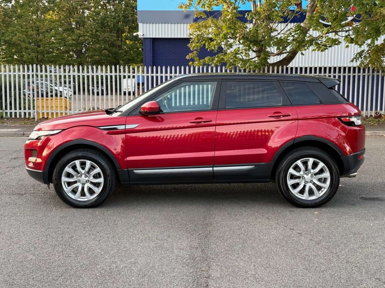 A 2015 LAND ROVER RANGE ROVER EVOQUE 2.2 SD4 Pure Tech SUV 5dr Diesel Auto 4WD Euro 5 (s/s) (190 ps) A 2015 LAND ROVER RANGE ROVER EVOQUE 2.2 SD4 Pure Tech SUV 5dr Diesel Auto 4WD Euro 5 (s/s) (190 ps)