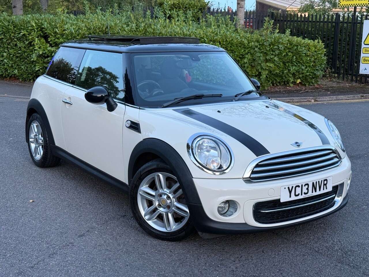 A 2013 MINI HATCH 1.6 Cooper D Hatchback 3dr Diesel Manual Euro 5 (s/s) (112 ps) PAN ROOF+LOW A 2013 MINI HATCH 1.6 Cooper D Hatchback 3dr Diesel Manual Euro 5 (s/s) (112 ps) PAN ROOF+LOW
