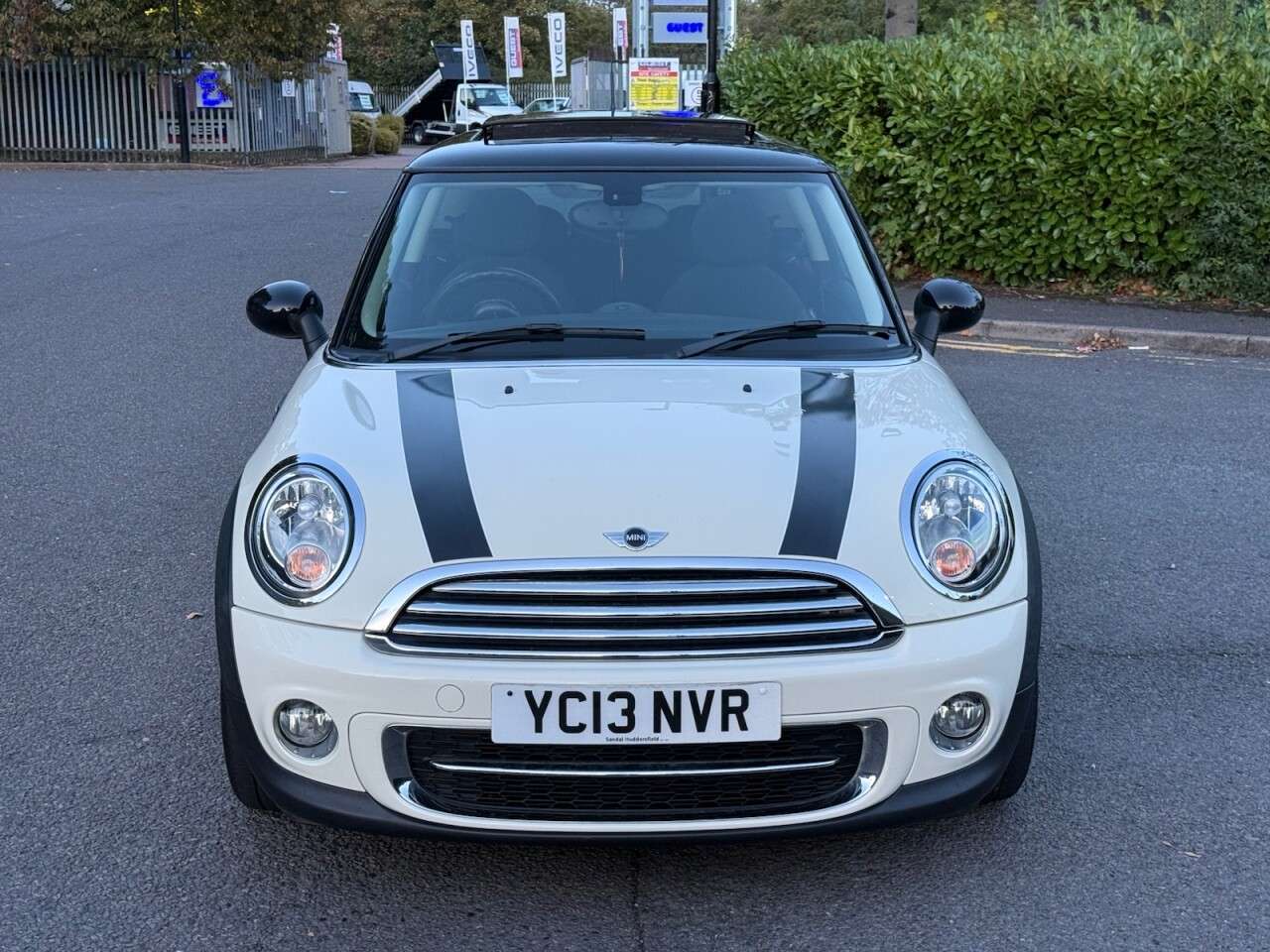 A 2013 MINI HATCH 1.6 Cooper D Hatchback 3dr Diesel Manual Euro 5 (s/s) (112 ps) PAN ROOF+LOW A 2013 MINI HATCH 1.6 Cooper D Hatchback 3dr Diesel Manual Euro 5 (s/s) (112 ps) PAN ROOF+LOW