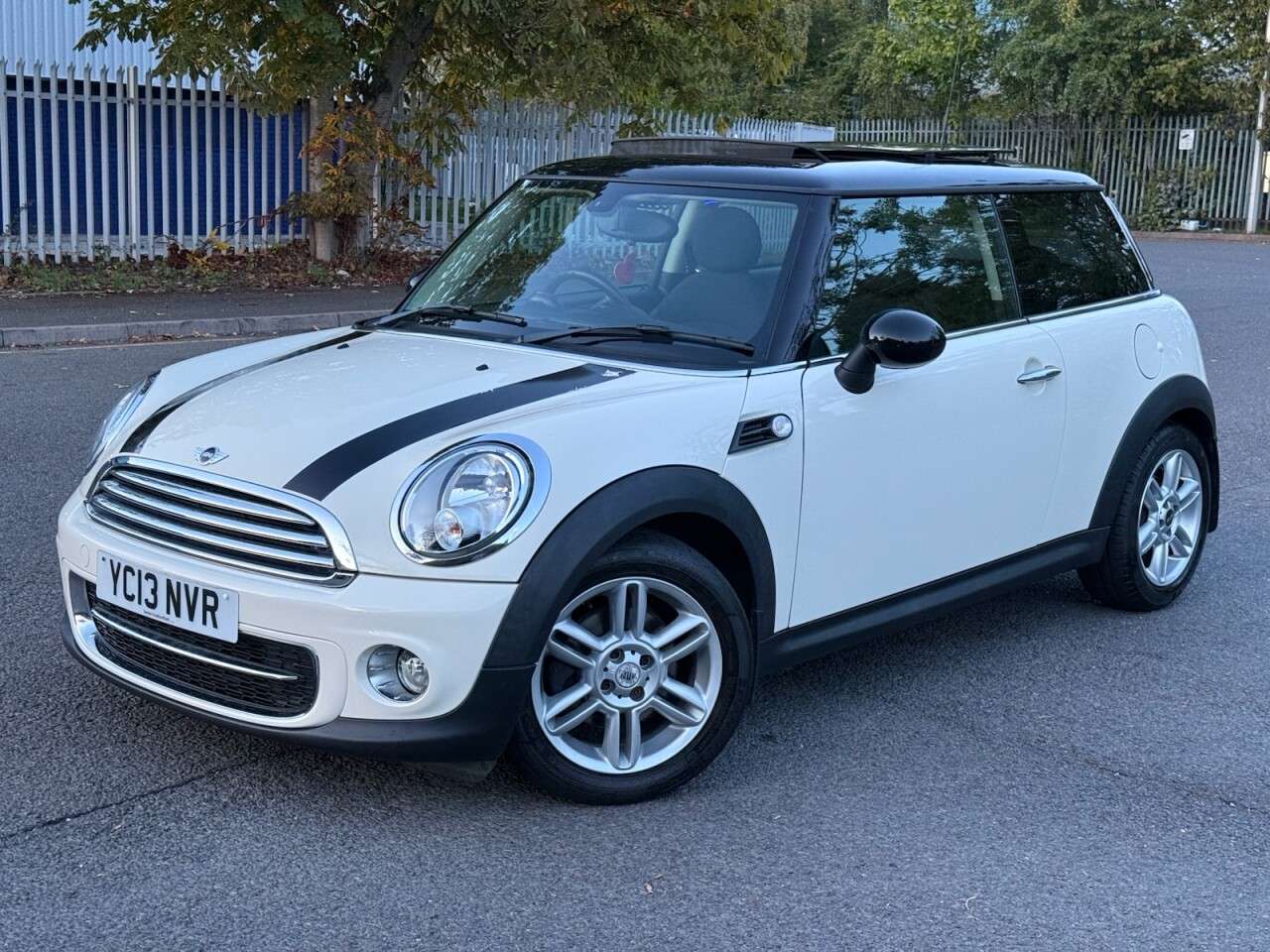 A 2013 MINI HATCH 1.6 Cooper D Hatchback 3dr Diesel Manual Euro 5 (s/s) (112 ps) PAN ROOF+LOW A 2013 MINI HATCH 1.6 Cooper D Hatchback 3dr Diesel Manual Euro 5 (s/s) (112 ps) PAN ROOF+LOW