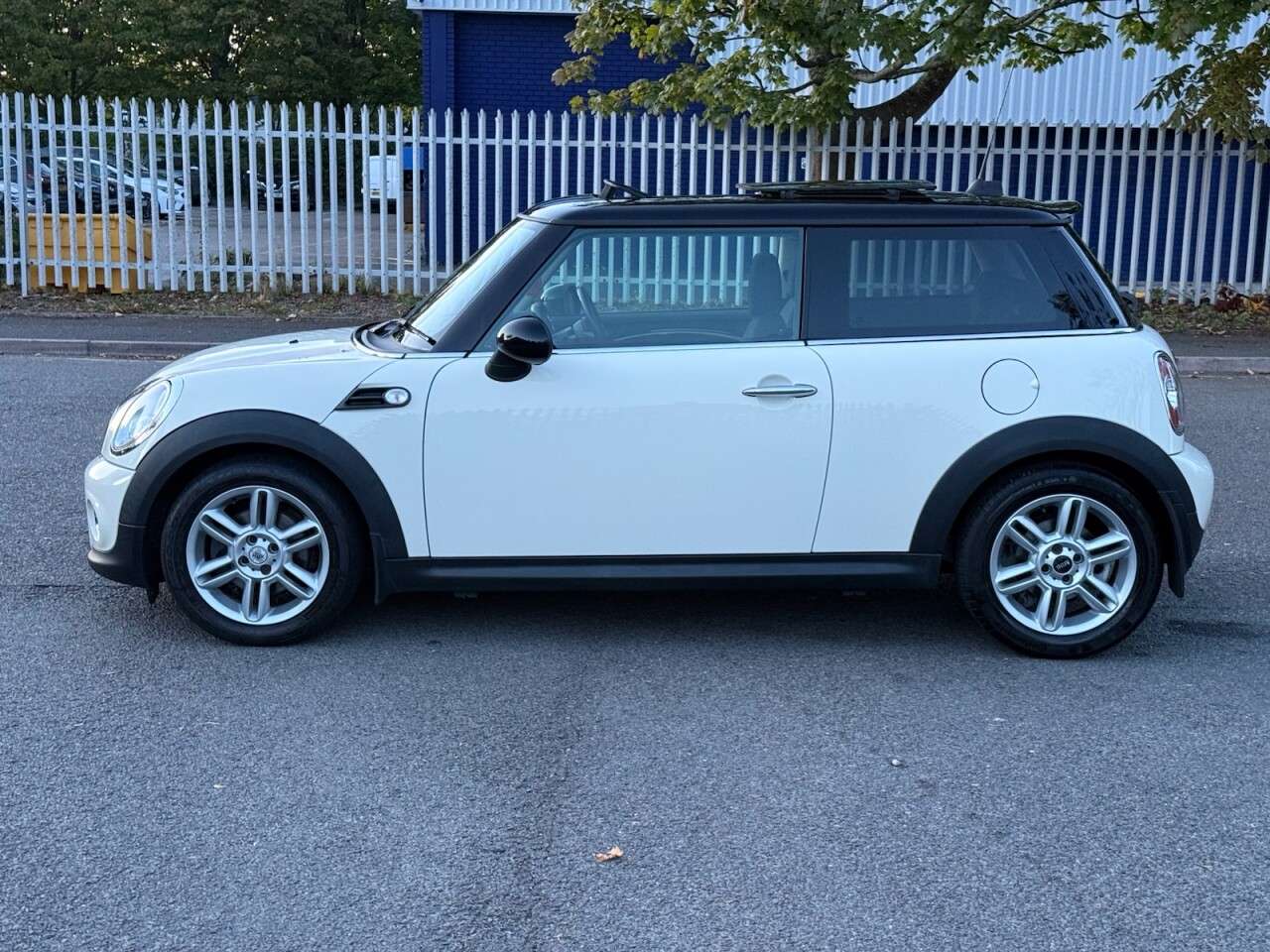 A 2013 MINI HATCH 1.6 Cooper D Hatchback 3dr Diesel Manual Euro 5 (s/s) (112 ps) PAN ROOF+LOW A 2013 MINI HATCH 1.6 Cooper D Hatchback 3dr Diesel Manual Euro 5 (s/s) (112 ps) PAN ROOF+LOW