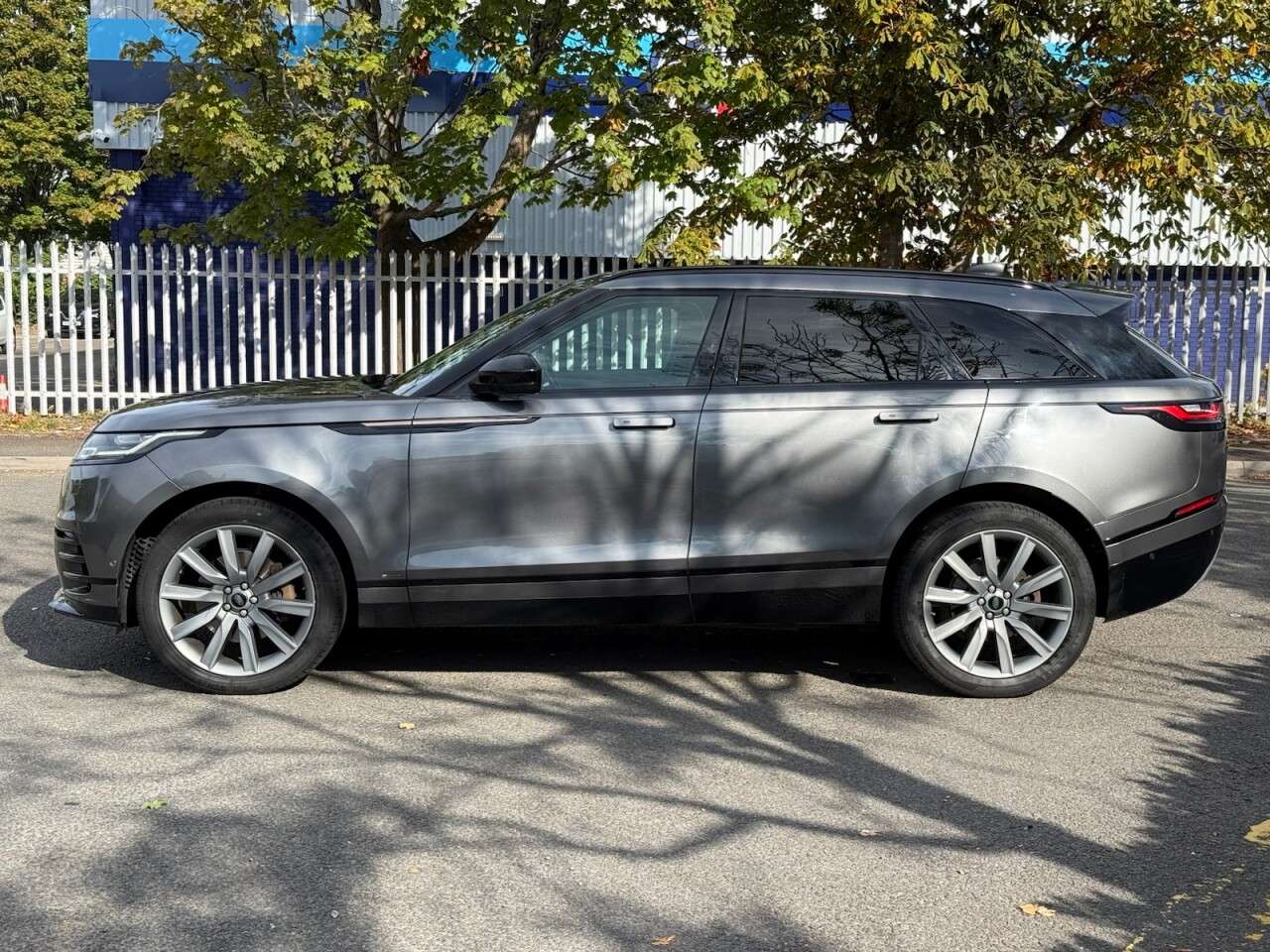A 2018 LAND ROVER RANGE ROVER VELAR 3.0 SD6 V6 R-Dynamic HSE SUV 5dr Diesel Auto 4WD Euro 6 (s/s) (300 ps) A 2018 LAND ROVER RANGE ROVER VELAR 3.0 SD6 V6 R-Dynamic HSE SUV 5dr Diesel Auto 4WD Euro 6 (s/s) (300 ps)