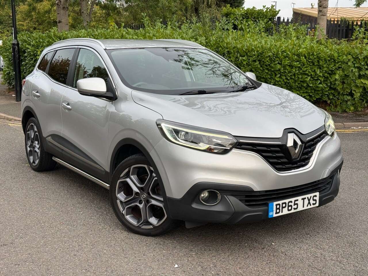 A 2016 RENAULT KADJAR 1.2 TCe Dynamique Nav SUV 5dr Petrol Manual Euro 6 (s/s) (130 ps) A 2016 RENAULT KADJAR 1.2 TCe Dynamique Nav SUV 5dr Petrol Manual Euro 6 (s/s) (130 ps)