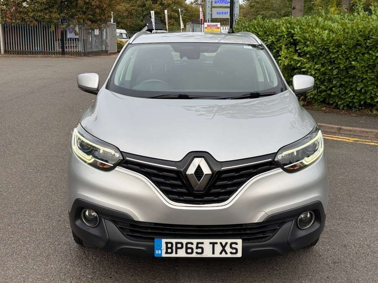 A 2016 RENAULT KADJAR 1.2 TCe Dynamique Nav SUV 5dr Petrol Manual Euro 6 (s/s) (130 ps) A 2016 RENAULT KADJAR 1.2 TCe Dynamique Nav SUV 5dr Petrol Manual Euro 6 (s/s) (130 ps)