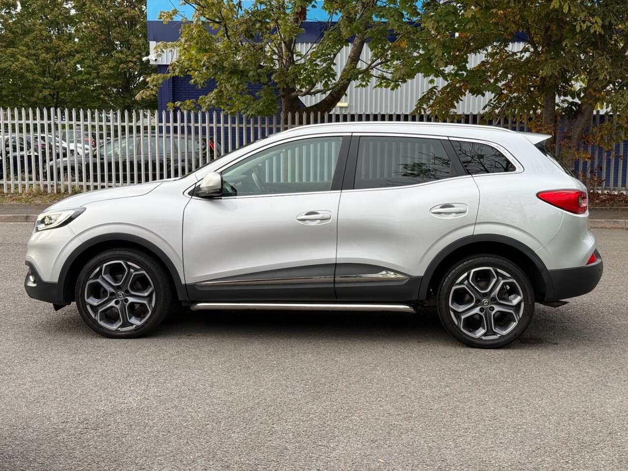 A 2016 RENAULT KADJAR 1.2 TCe Dynamique Nav SUV 5dr Petrol Manual Euro 6 (s/s) (130 ps) A 2016 RENAULT KADJAR 1.2 TCe Dynamique Nav SUV 5dr Petrol Manual Euro 6 (s/s) (130 ps)