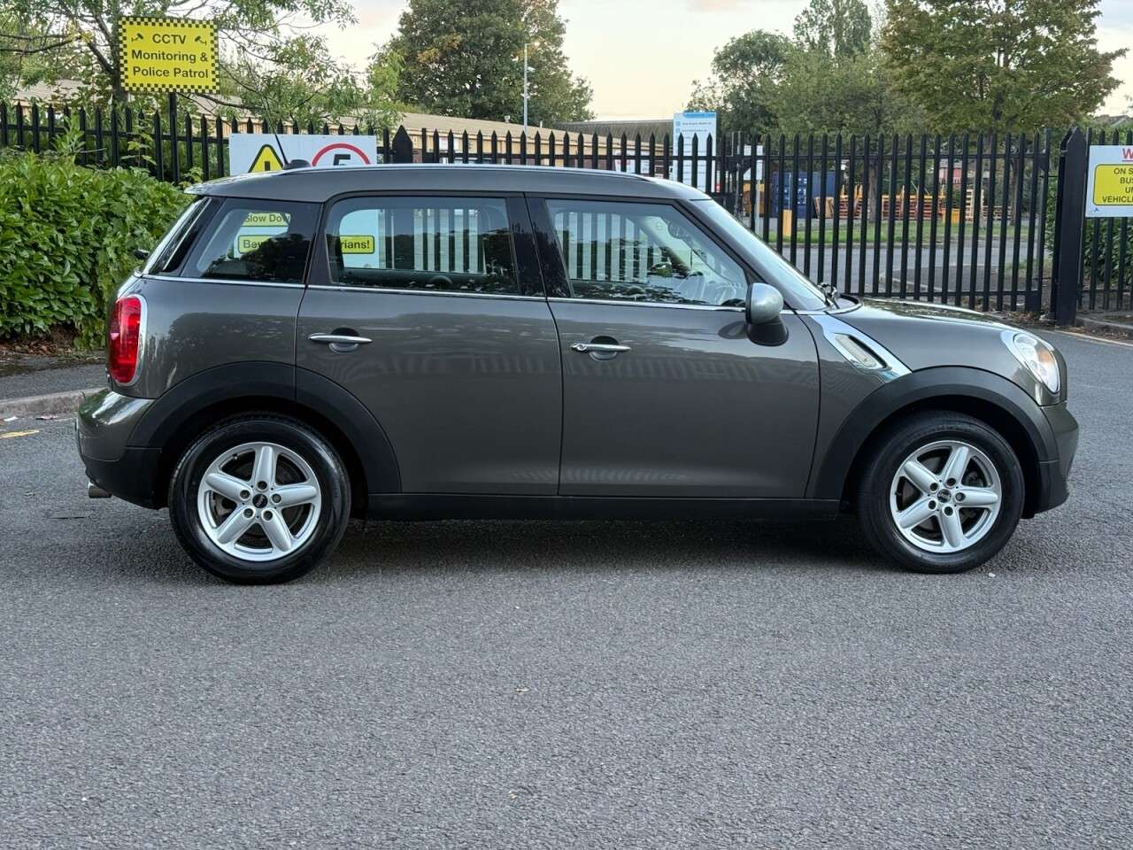 A 2012 MINI COUNTRYMAN 1.6 One D SUV 5dr Diesel Manual Euro 5 (s/s) (90 ps) LOW MILES+£4K WORTH EX A 2012 MINI COUNTRYMAN 1.6 One D SUV 5dr Diesel Manual Euro 5 (s/s) (90 ps) LOW MILES+£4K WORTH EX