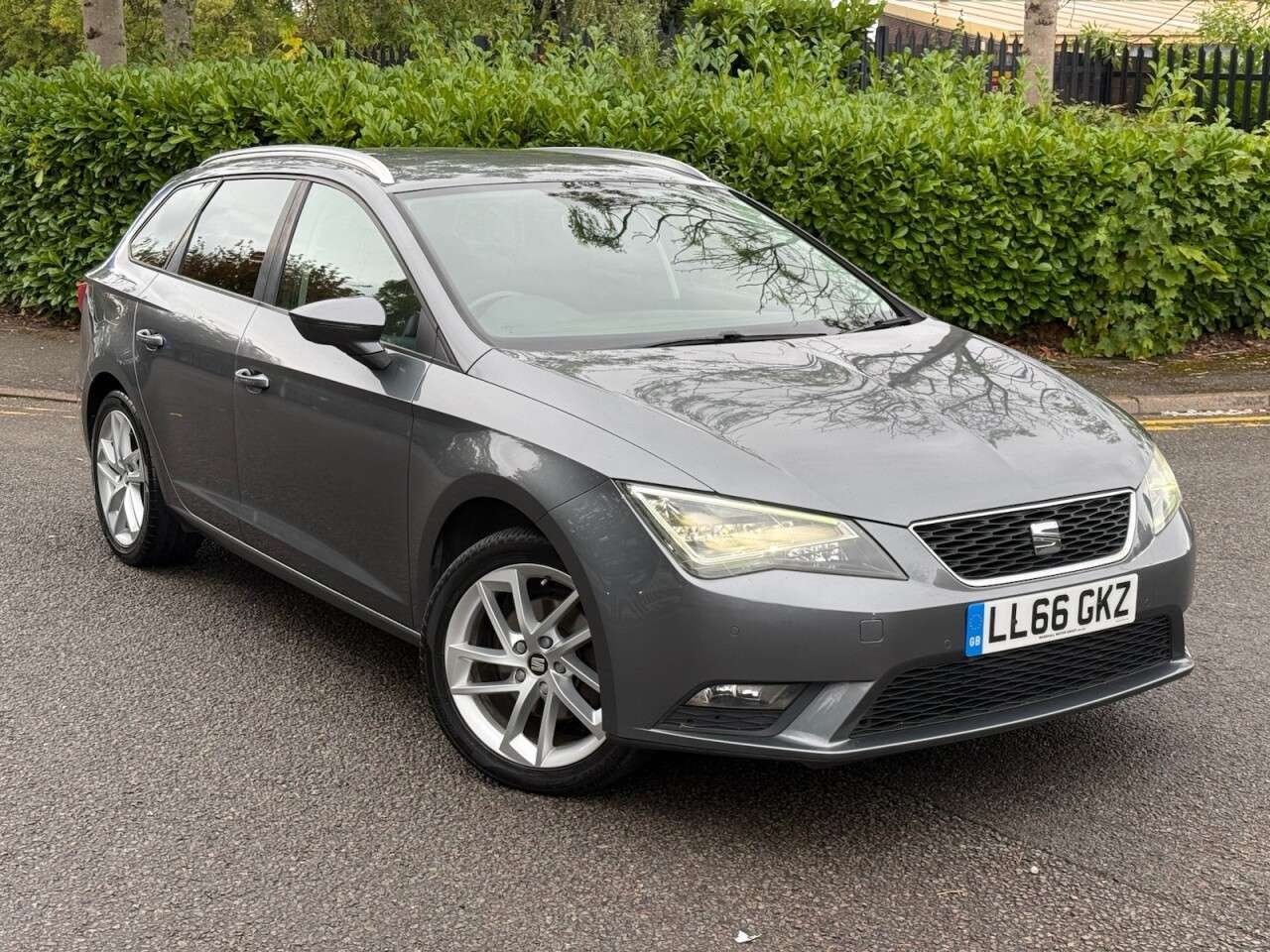 A 2016 SEAT LEON 1.6 TDI SE Dynamic Technology Sport Tourer 5dr Diesel DSG Euro 6 (s/s) (110 A 2016 SEAT LEON 1.6 TDI SE Dynamic Technology Sport Tourer 5dr Diesel DSG Euro 6 (s/s) (110