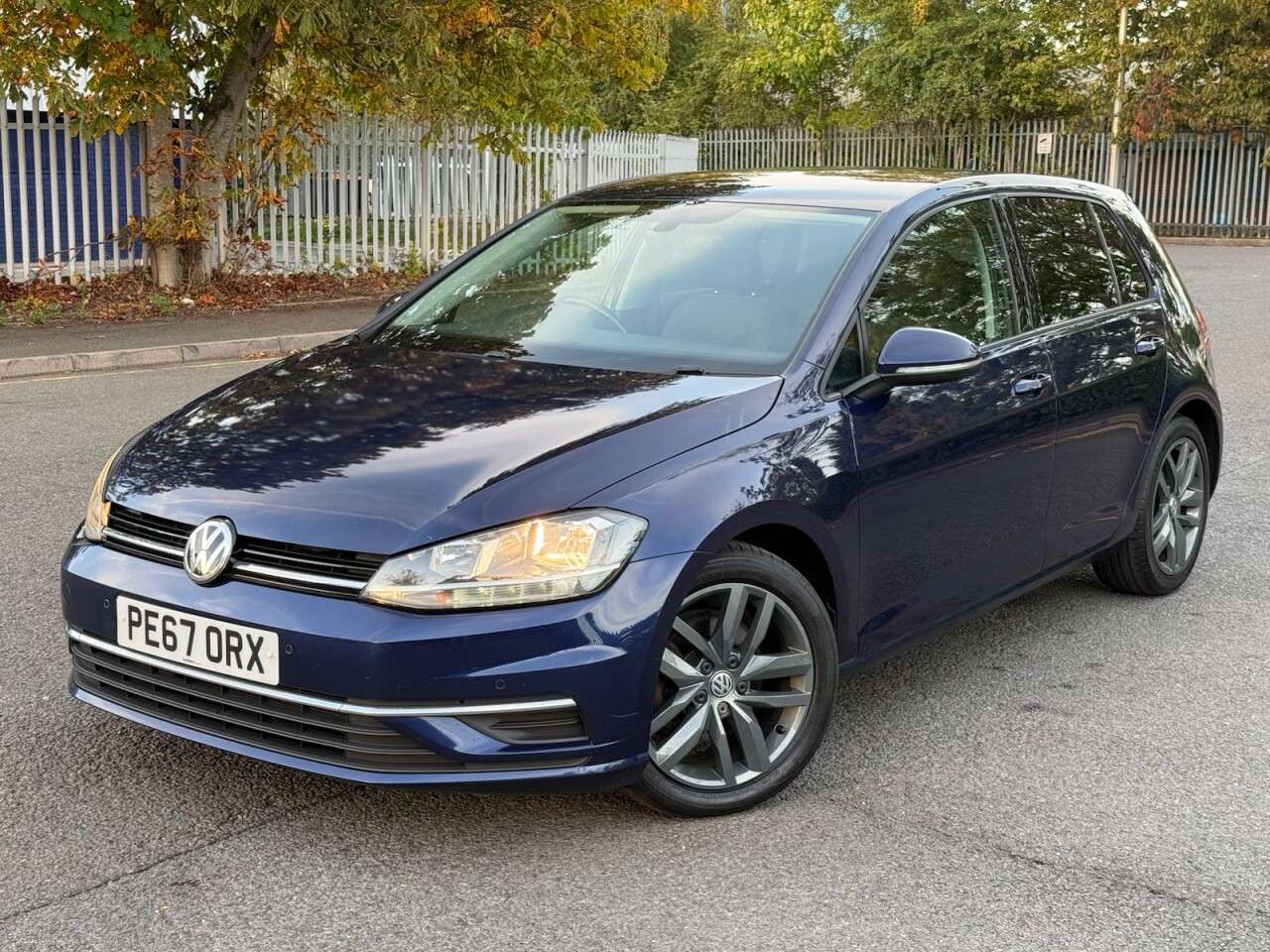 A 2017 VOLKSWAGEN GOLF 1.4 TSI BlueMotion Tech SE Nav Hatchback 5dr Petrol Manual Euro 6 (s/s) (12 A 2017 VOLKSWAGEN GOLF 1.4 TSI BlueMotion Tech SE Nav Hatchback 5dr Petrol Manual Euro 6 (s/s) (12