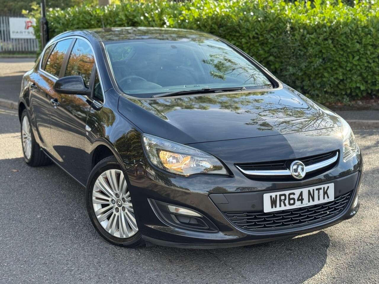 A 2014 VAUXHALL ASTRA 1.6 16v Excite Hatchback 5dr Petrol Manual Euro 5 (115 ps) 1FO+FSH+LOW MILE A 2014 VAUXHALL ASTRA 1.6 16v Excite Hatchback 5dr Petrol Manual Euro 5 (115 ps) 1FO+FSH+LOW MILE