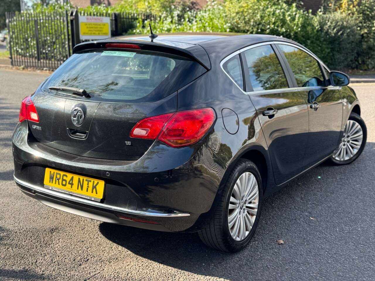 A 2014 VAUXHALL ASTRA 1.6 16v Excite Hatchback 5dr Petrol Manual Euro 5 (115 ps) 1FO+FSH+LOW MILE A 2014 VAUXHALL ASTRA 1.6 16v Excite Hatchback 5dr Petrol Manual Euro 5 (115 ps) 1FO+FSH+LOW MILE