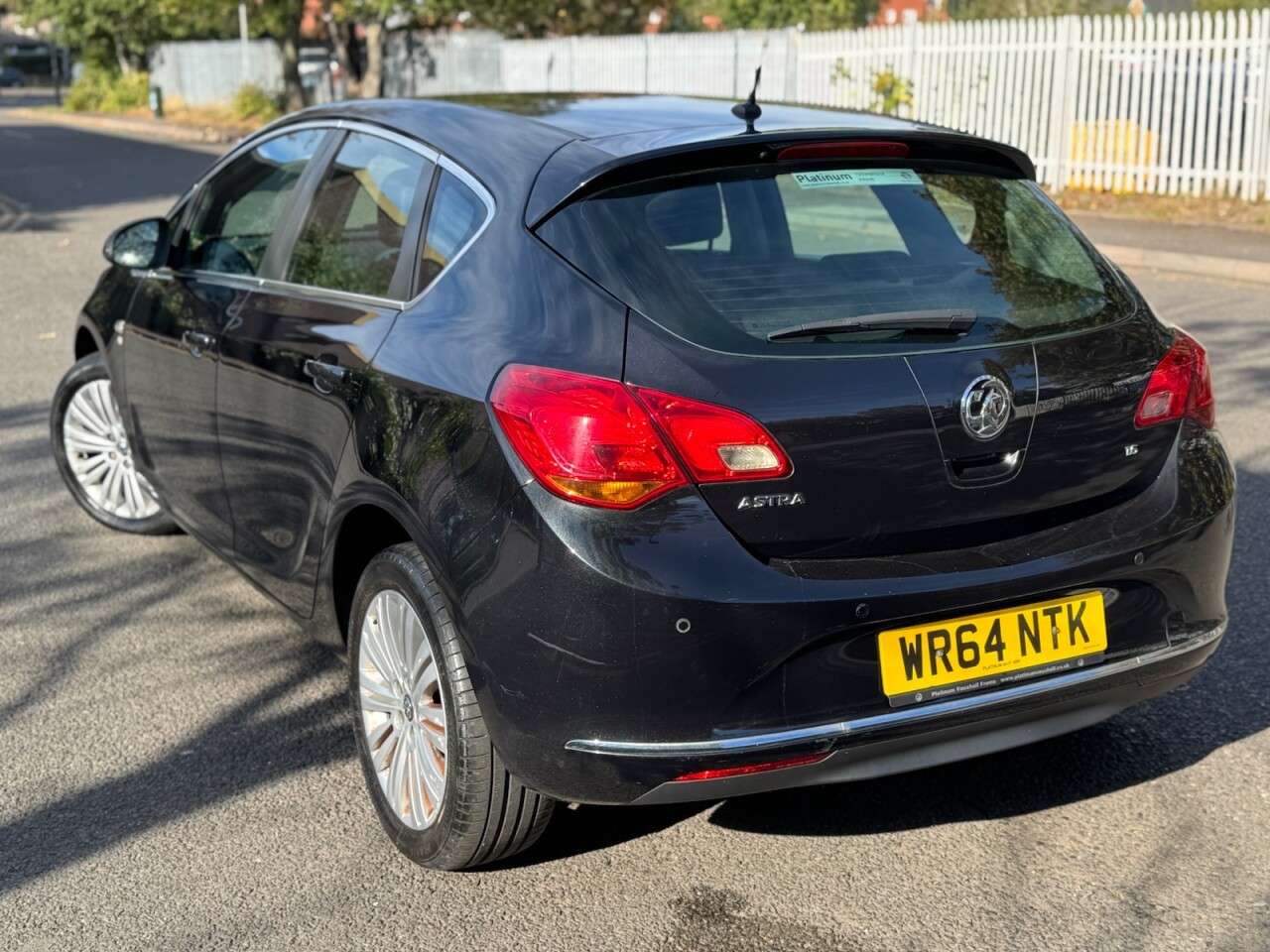 A 2014 VAUXHALL ASTRA 1.6 16v Excite Hatchback 5dr Petrol Manual Euro 5 (115 ps) 1FO+FSH+LOW MILE A 2014 VAUXHALL ASTRA 1.6 16v Excite Hatchback 5dr Petrol Manual Euro 5 (115 ps) 1FO+FSH+LOW MILE