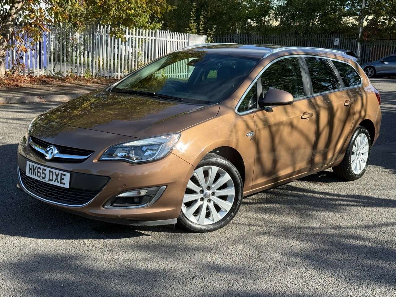 A 2016 VAUXHALL ASTRA 1.6i Elite Sports Tourer 5dr Petrol Manual Euro 6 (115 ps) ULEZ+1FO+FSH+LOW A 2016 VAUXHALL ASTRA 1.6i Elite Sports Tourer 5dr Petrol Manual Euro 6 (115 ps) ULEZ+1FO+FSH+LOW