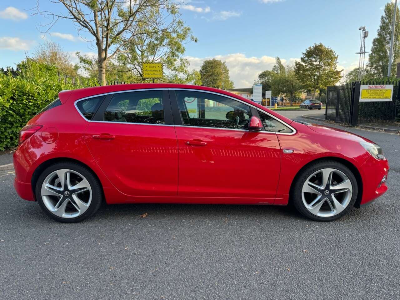 A 2014 VAUXHALL ASTRA 1.4T 16v Limited Edition Hatchback 5dr Petrol Manual Euro 5 (140 ps) A 2014 VAUXHALL ASTRA 1.4T 16v Limited Edition Hatchback 5dr Petrol Manual Euro 5 (140 ps)