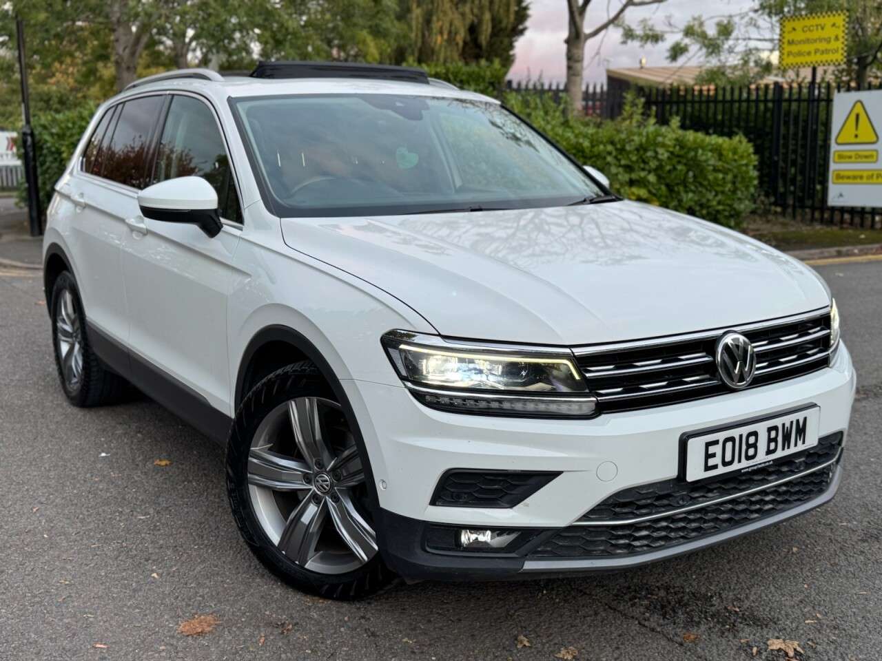A 2018 VOLKSWAGEN TIGUAN 2.0 TDI SEL SUV 5dr Diesel DSG Euro 6 (s/s) (150 ps) A 2018 VOLKSWAGEN TIGUAN 2.0 TDI SEL SUV 5dr Diesel DSG Euro 6 (s/s) (150 ps)