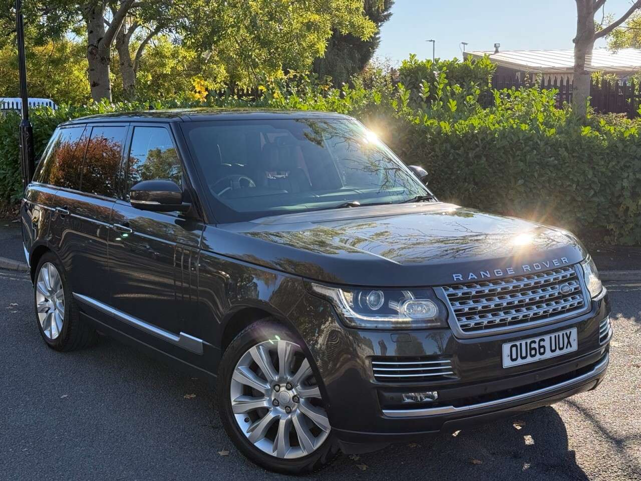 A 2016 LAND ROVER RANGE ROVER 4.4 SD V8 Autobiography SUV 5dr Diesel Auto 4WD Euro 6 (s/s) (339 ps) A 2016 LAND ROVER RANGE ROVER 4.4 SD V8 Autobiography SUV 5dr Diesel Auto 4WD Euro 6 (s/s) (339 ps)