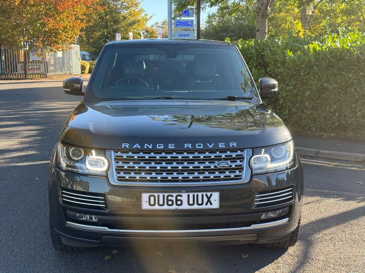 A 2016 LAND ROVER RANGE ROVER 4.4 SD V8 Autobiography SUV 5dr Diesel Auto 4WD Euro 6 (s/s) (339 ps) A 2016 LAND ROVER RANGE ROVER 4.4 SD V8 Autobiography SUV 5dr Diesel Auto 4WD Euro 6 (s/s) (339 ps)