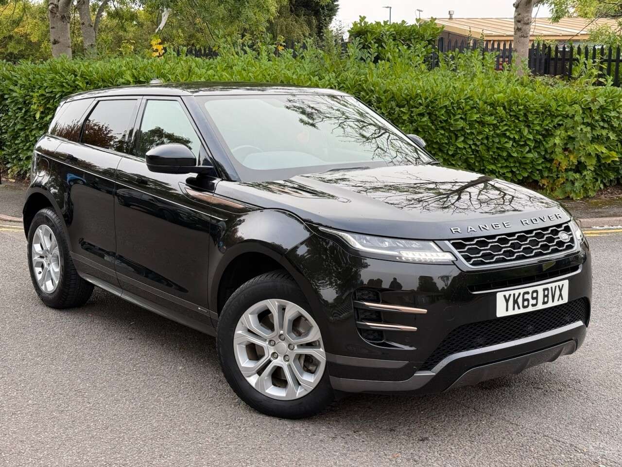 A 2019 LAND ROVER RANGE ROVER EVOQUE 2.0 D150 R-Dynamic S SUV 5dr Diesel Manual FWD Euro 6 (s/s) (150 ps) A 2019 LAND ROVER RANGE ROVER EVOQUE 2.0 D150 R-Dynamic S SUV 5dr Diesel Manual FWD Euro 6 (s/s) (150 ps)