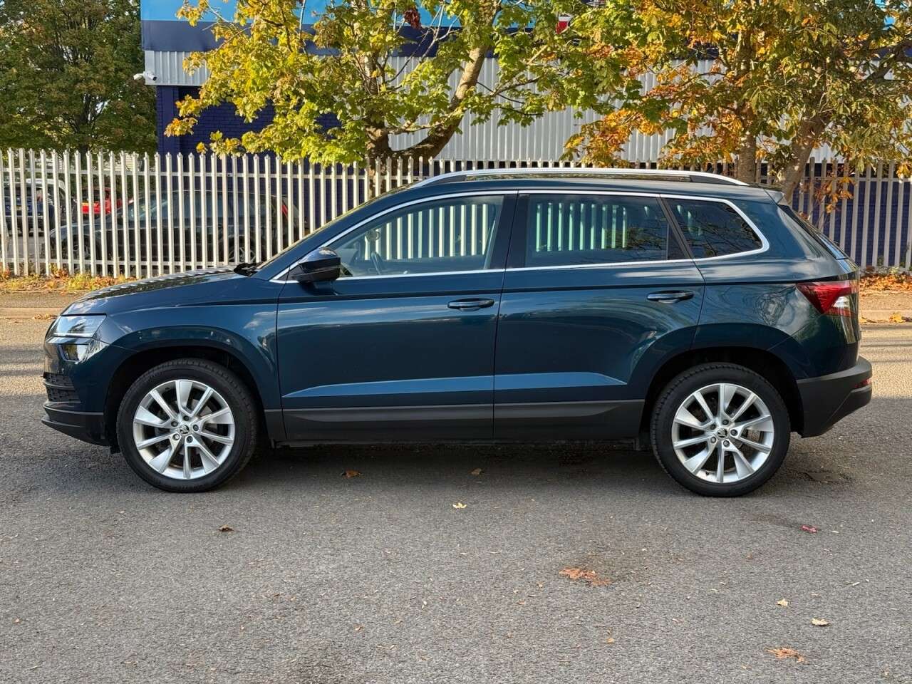A 2019 SKODA KAROQ 1.0 TSI GPF SE L SUV 5dr Petrol Manual Euro 6 (s/s) (115 ps) A 2019 SKODA KAROQ 1.0 TSI GPF SE L SUV 5dr Petrol Manual Euro 6 (s/s) (115 ps)