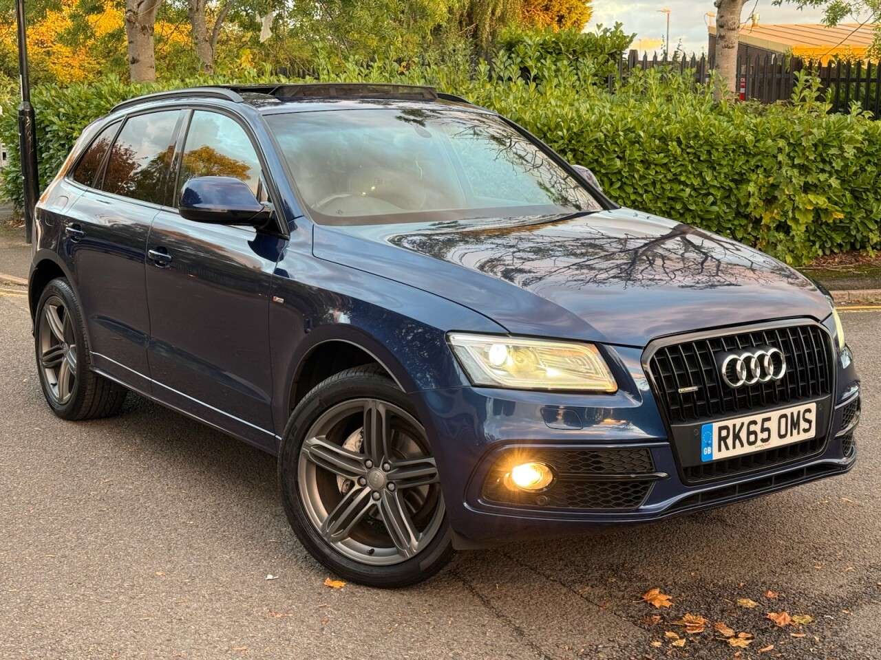 A 2015 AUDI Q5 2.0 TDI S line Plus SUV 5dr Diesel Manual quattro Euro 6 (s/s) (190 ps) A 2015 AUDI Q5 2.0 TDI S line Plus SUV 5dr Diesel Manual quattro Euro 6 (s/s) (190 ps)