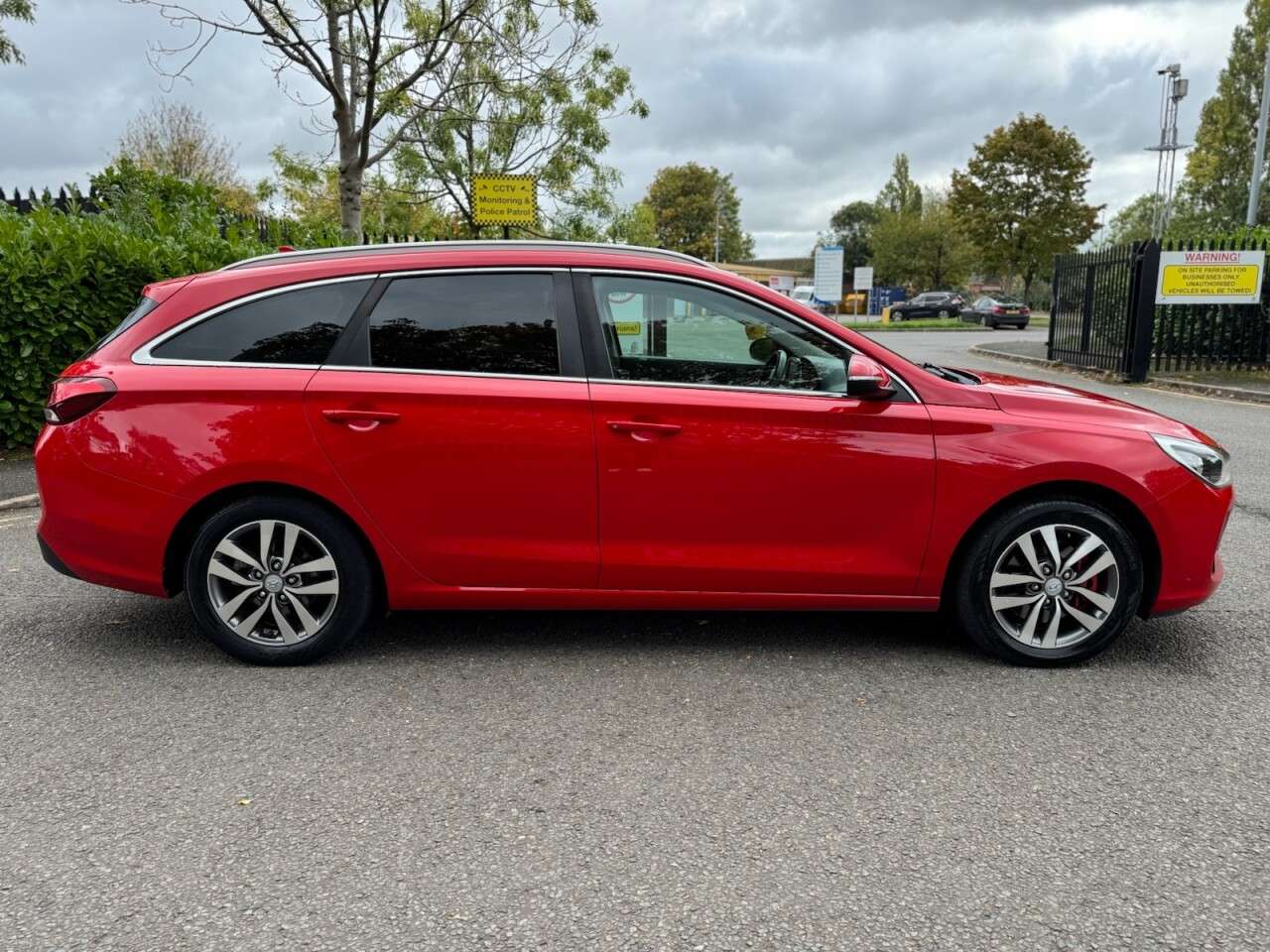 A 2018 HYUNDAI I30 1.0 T-GDi SE Nav Tourer 5dr Petrol Manual Euro 6 (s/s) (120 ps) A 2018 HYUNDAI I30 1.0 T-GDi SE Nav Tourer 5dr Petrol Manual Euro 6 (s/s) (120 ps)