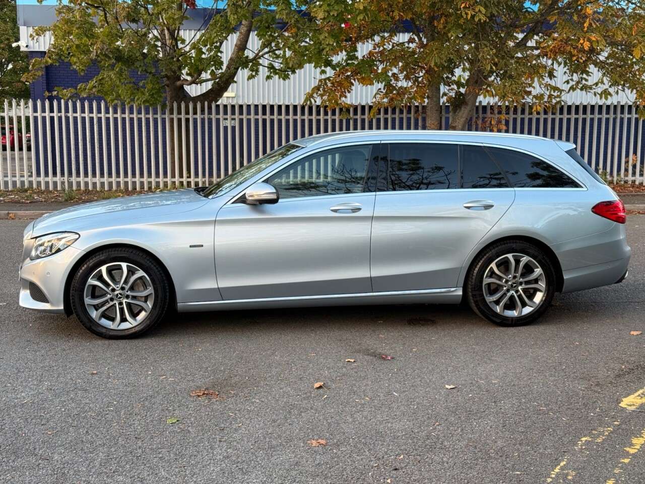 A 2018 MERCEDES-BENZ C CLASS 2.0 C350e 6.4kWh Sport Estate 5dr Petrol Plug-in Hybrid G-Tronic+ Euro 6 (s A 2018 MERCEDES-BENZ C CLASS 2.0 C350e 6.4kWh Sport Estate 5dr Petrol Plug-in Hybrid G-Tronic+ Euro 6 (s
