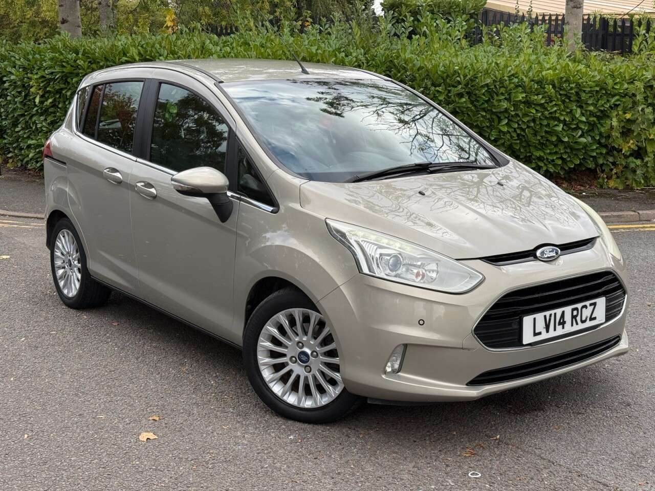 A 2014 FORD B-MAX 1.6 Titanium MPV 5dr Petrol Powershift Euro 5 (105 ps) A 2014 FORD B-MAX 1.6 Titanium MPV 5dr Petrol Powershift Euro 5 (105 ps)