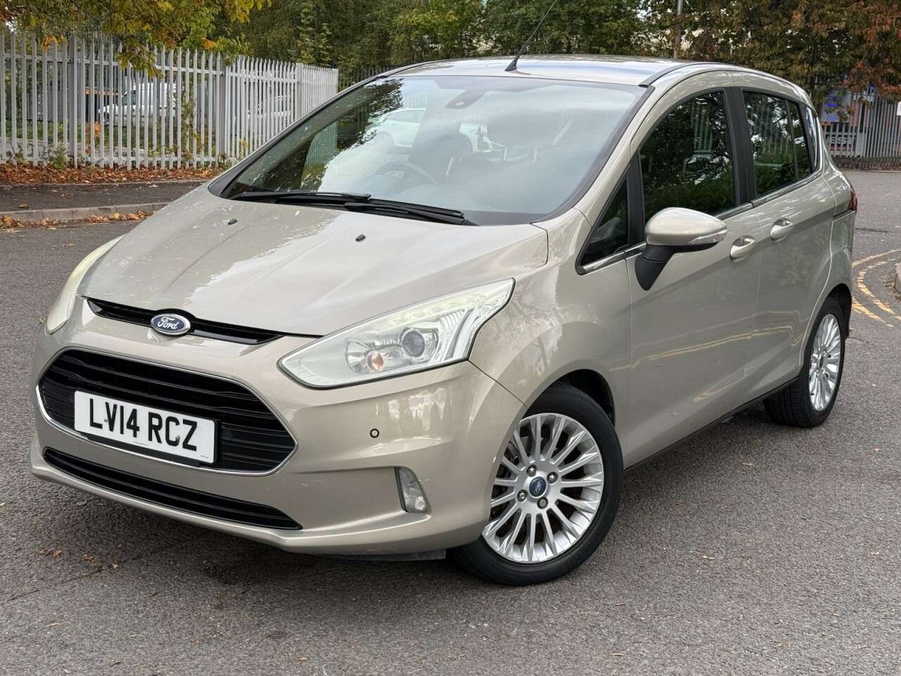 A 2014 FORD B-MAX 1.6 Titanium MPV 5dr Petrol Powershift Euro 5 (105 ps) A 2014 FORD B-MAX 1.6 Titanium MPV 5dr Petrol Powershift Euro 5 (105 ps)