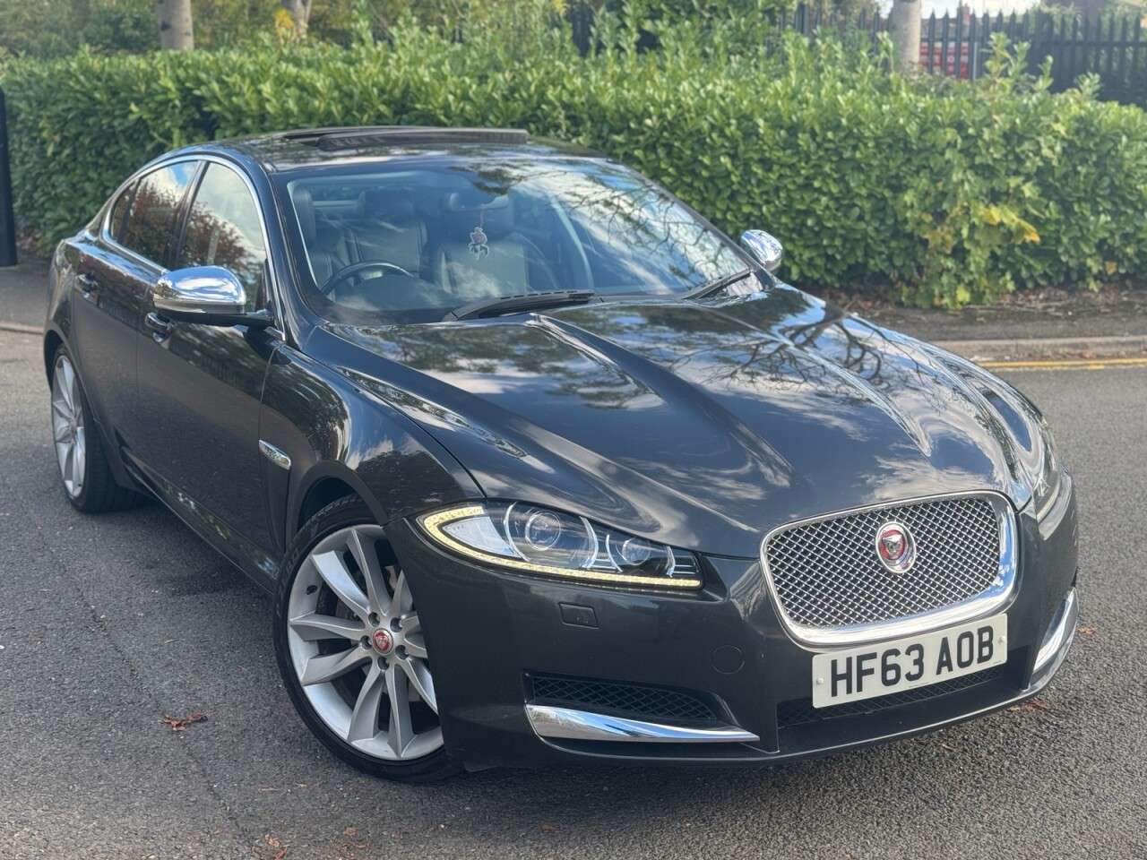 A 2014 JAGUAR XF 3.0d V6 Premium Luxury Saloon 4dr Diesel Auto Euro 5 (s/s) (240 ps) A 2014 JAGUAR XF 3.0d V6 Premium Luxury Saloon 4dr Diesel Auto Euro 5 (s/s) (240 ps)