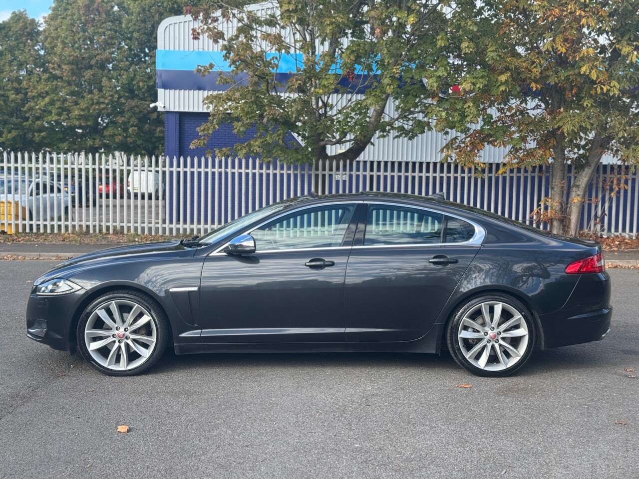 A 2014 JAGUAR XF 3.0d V6 Premium Luxury Saloon 4dr Diesel Auto Euro 5 (s/s) (240 ps) A 2014 JAGUAR XF 3.0d V6 Premium Luxury Saloon 4dr Diesel Auto Euro 5 (s/s) (240 ps)