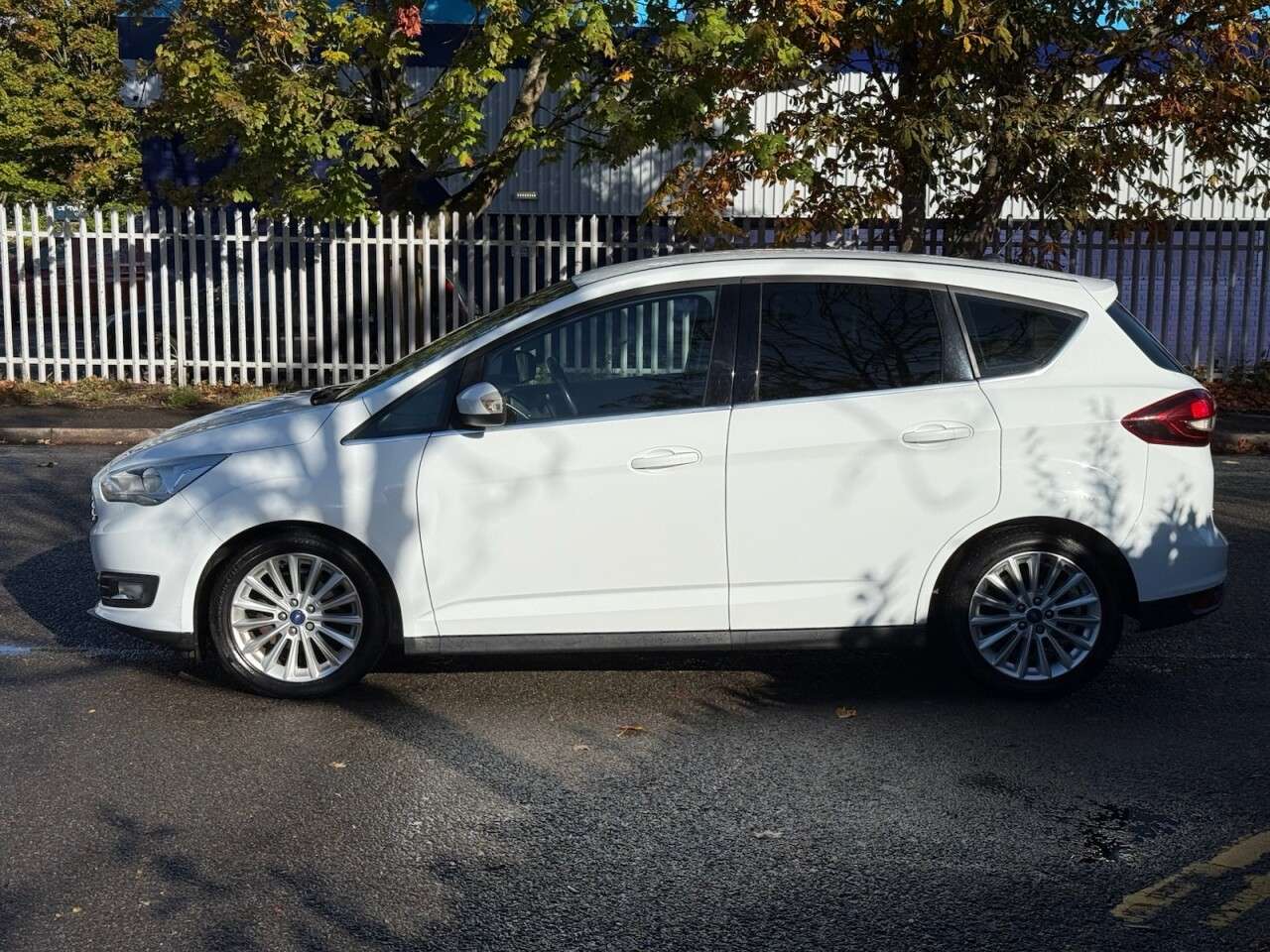 A 2016 FORD C-MAX 2.0 TDCi Titanium X MPV 5dr Diesel Powershift Euro 6 (s/s) (Nav) (150 ps) A 2016 FORD C-MAX 2.0 TDCi Titanium X MPV 5dr Diesel Powershift Euro 6 (s/s) (Nav) (150 ps)