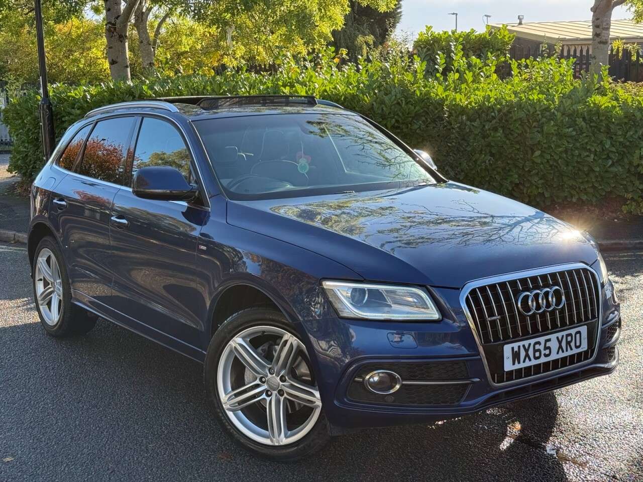 A 2015 AUDI Q5 2.0 TFSI S line Plus SUV 5dr Petrol Tiptronic quattro Euro 6 (s/s) (230 ps) A 2015 AUDI Q5 2.0 TFSI S line Plus SUV 5dr Petrol Tiptronic quattro Euro 6 (s/s) (230 ps)