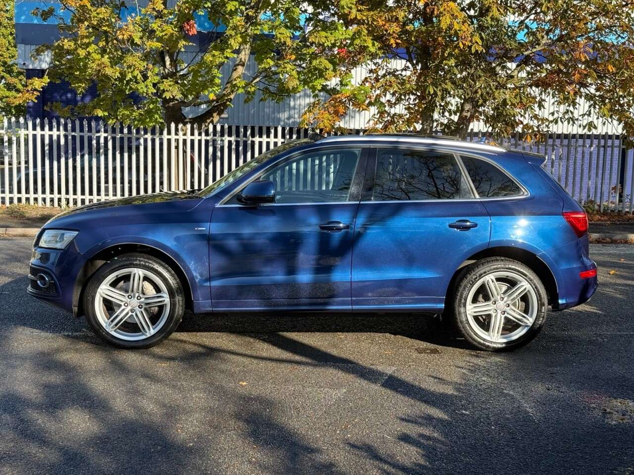 A 2015 AUDI Q5 2.0 TFSI S line Plus SUV 5dr Petrol Tiptronic quattro Euro 6 (s/s) (230 ps) A 2015 AUDI Q5 2.0 TFSI S line Plus SUV 5dr Petrol Tiptronic quattro Euro 6 (s/s) (230 ps)