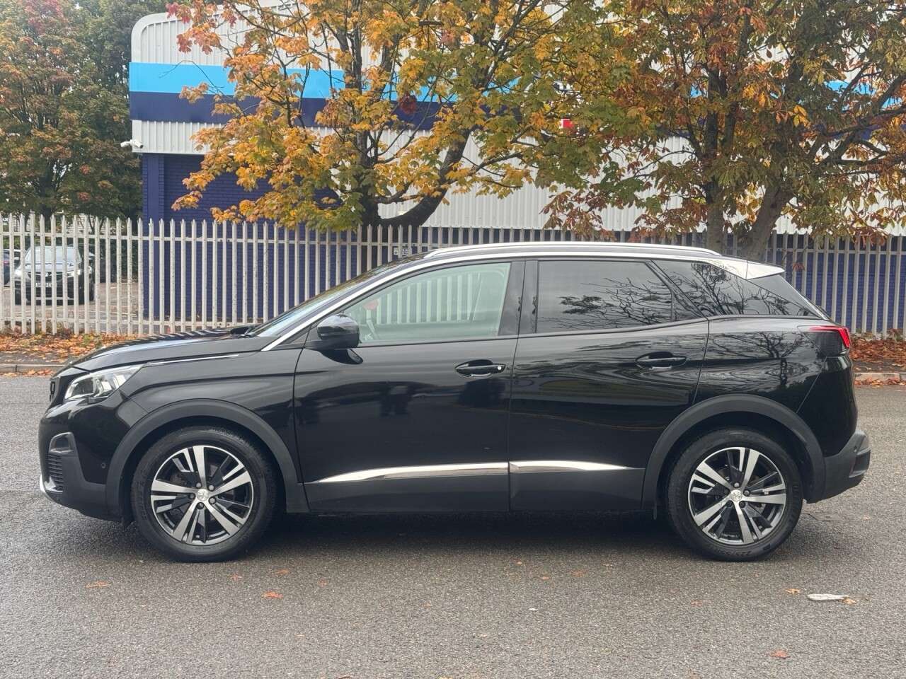 A 2018 PEUGEOT 3008 1.2 PureTech Allure SUV 5dr Petrol EAT Euro 6 (s/s) (130 ps) A 2018 PEUGEOT 3008 1.2 PureTech Allure SUV 5dr Petrol EAT Euro 6 (s/s) (130 ps)