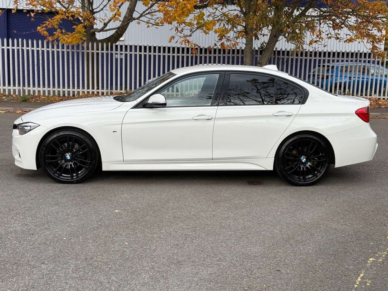 A 2015 BMW 3 SERIES 2.0 320d BluePerformance M Sport Saloon 4dr Diesel Manual Euro 6 (s/s) (184 A 2015 BMW 3 SERIES 2.0 320d BluePerformance M Sport Saloon 4dr Diesel Manual Euro 6 (s/s) (184