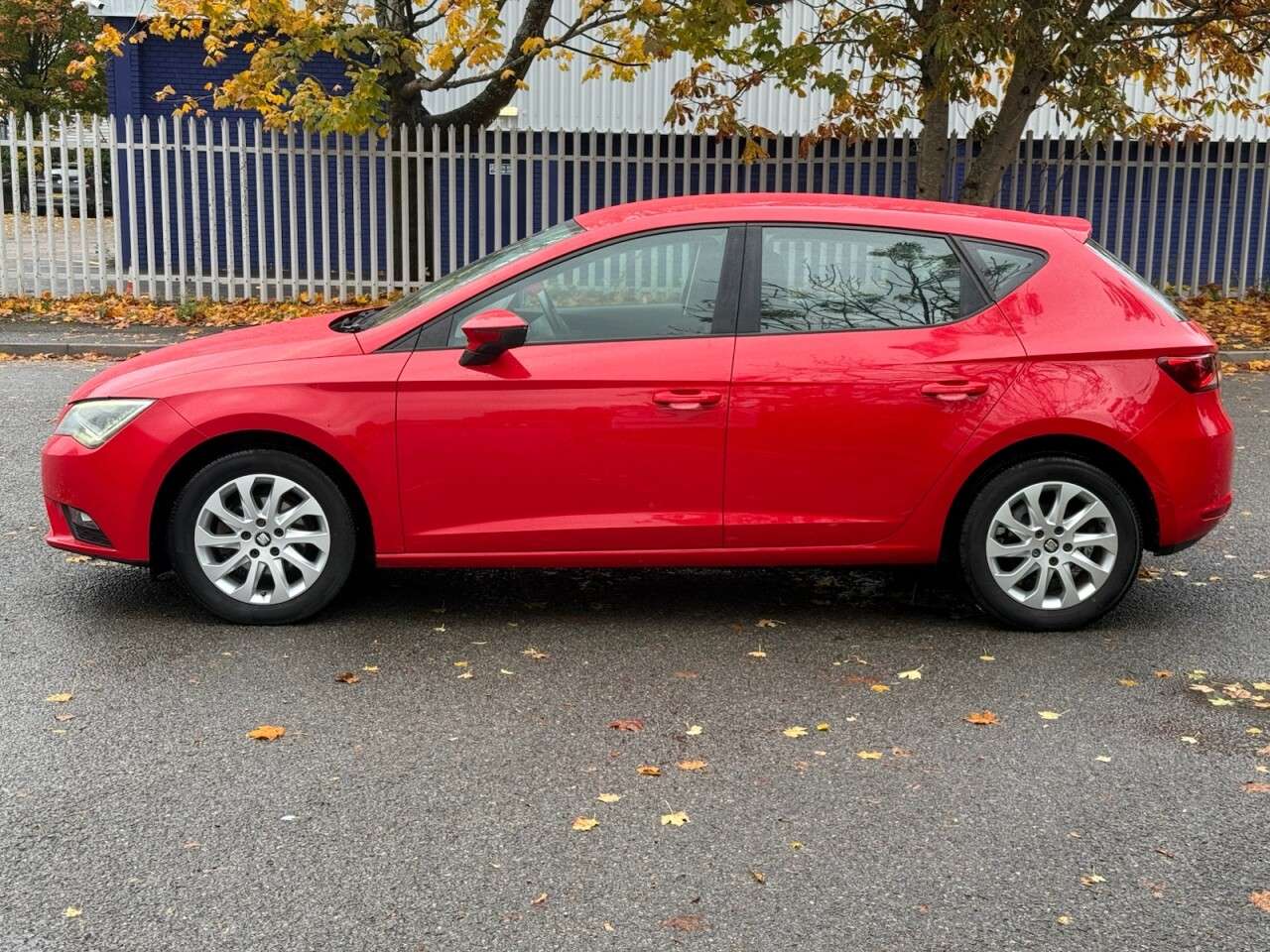 A 2015 SEAT LEON 1.2 TSI SE Hatchback 5dr Petrol Manual Euro 6 (s/s) (110 ps) A 2015 SEAT LEON 1.2 TSI SE Hatchback 5dr Petrol Manual Euro 6 (s/s) (110 ps)