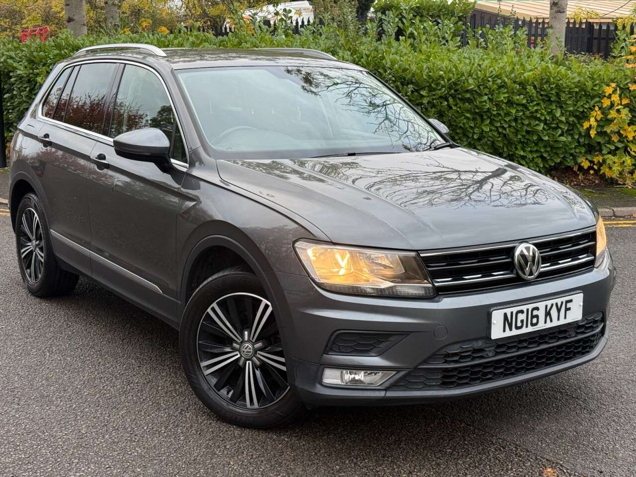 A 2016 VOLKSWAGEN TIGUAN 2.0 TDI BlueMotion Tech SE Navigation SUV 5dr Diesel DSG 4Motion Euro 6 (s/ A 2016 VOLKSWAGEN TIGUAN 2.0 TDI BlueMotion Tech SE Navigation SUV 5dr Diesel DSG 4Motion Euro 6 (s/