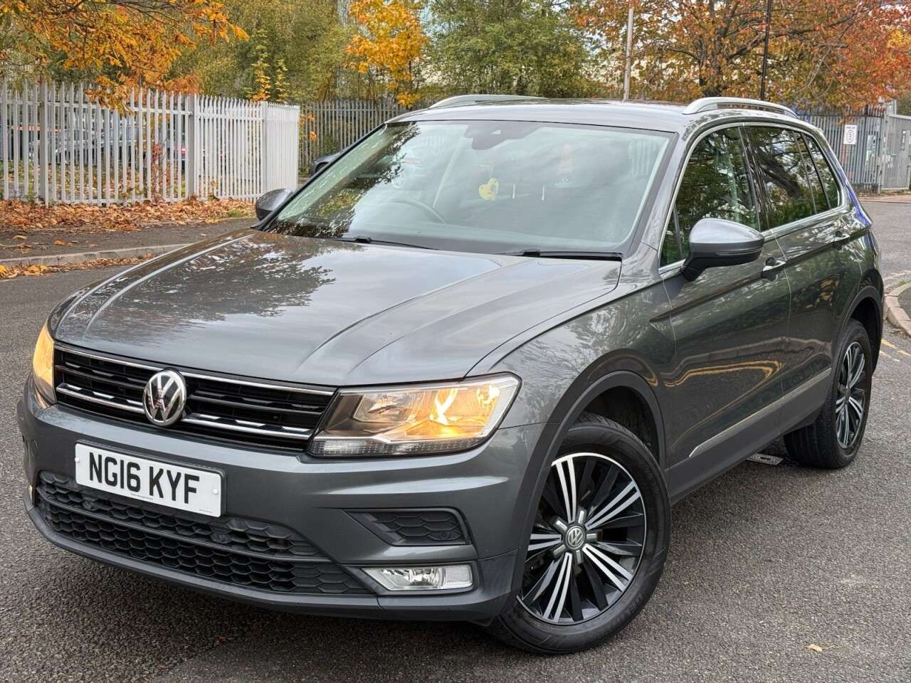 A 2016 VOLKSWAGEN TIGUAN 2.0 TDI BlueMotion Tech SE Navigation SUV 5dr Diesel DSG 4Motion Euro 6 (s/ A 2016 VOLKSWAGEN TIGUAN 2.0 TDI BlueMotion Tech SE Navigation SUV 5dr Diesel DSG 4Motion Euro 6 (s/