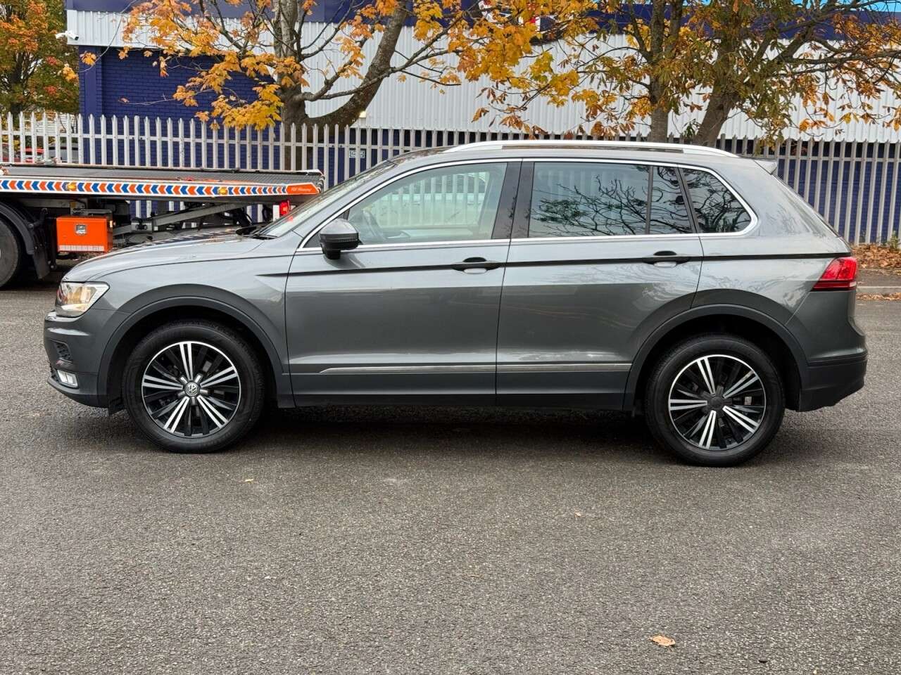 A 2016 VOLKSWAGEN TIGUAN 2.0 TDI BlueMotion Tech SE Navigation SUV 5dr Diesel DSG 4Motion Euro 6 (s/ A 2016 VOLKSWAGEN TIGUAN 2.0 TDI BlueMotion Tech SE Navigation SUV 5dr Diesel DSG 4Motion Euro 6 (s/