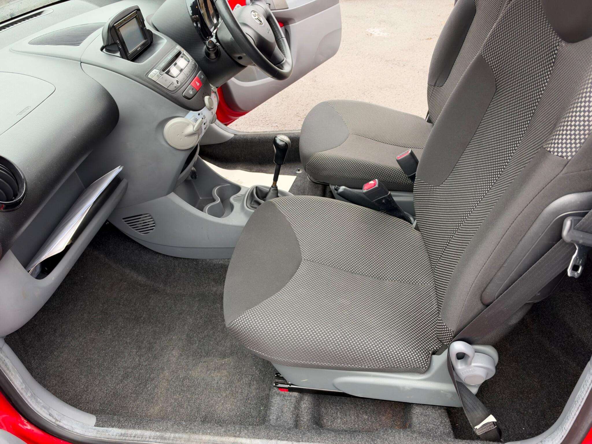 2011 TOYOTA AYGO 2011 TOYOTA AYGO